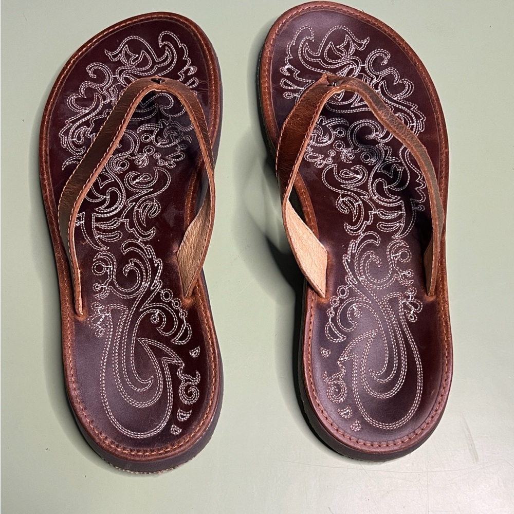 OluKai Paniolo women's leather flip-flops